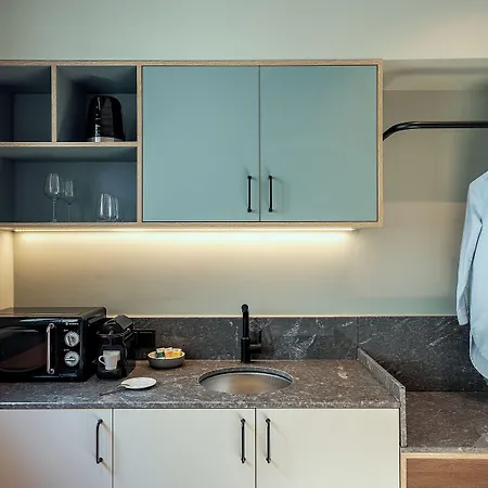 מלון דירות Thirtynine Urban 4*